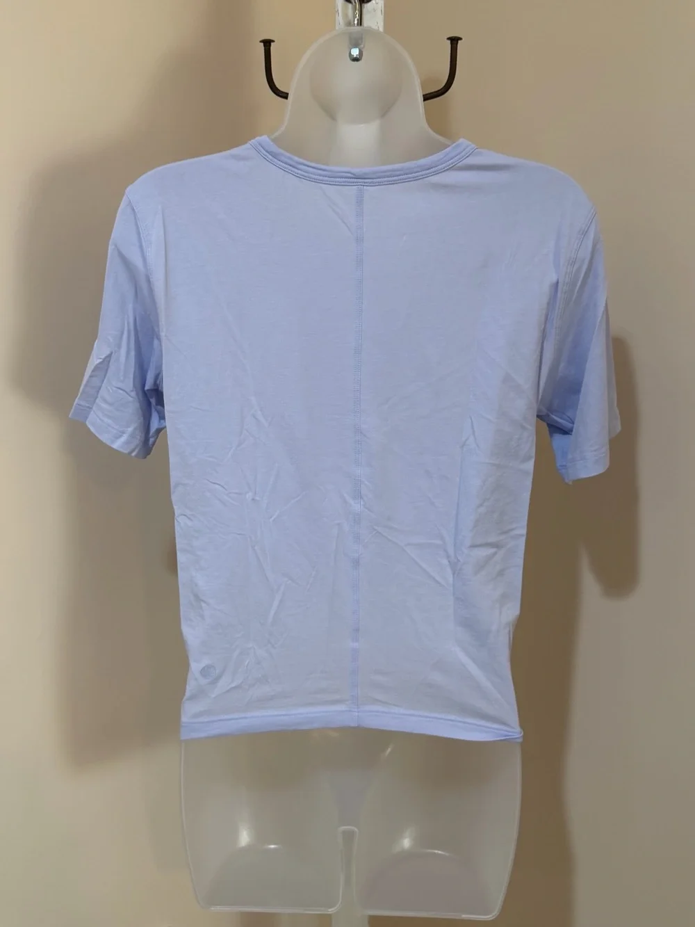 NWOT LULULEMON CRESCENT TEE TWIST FRONT WAIST LENGTH TOP PASTEL BLUE  SIZE 4